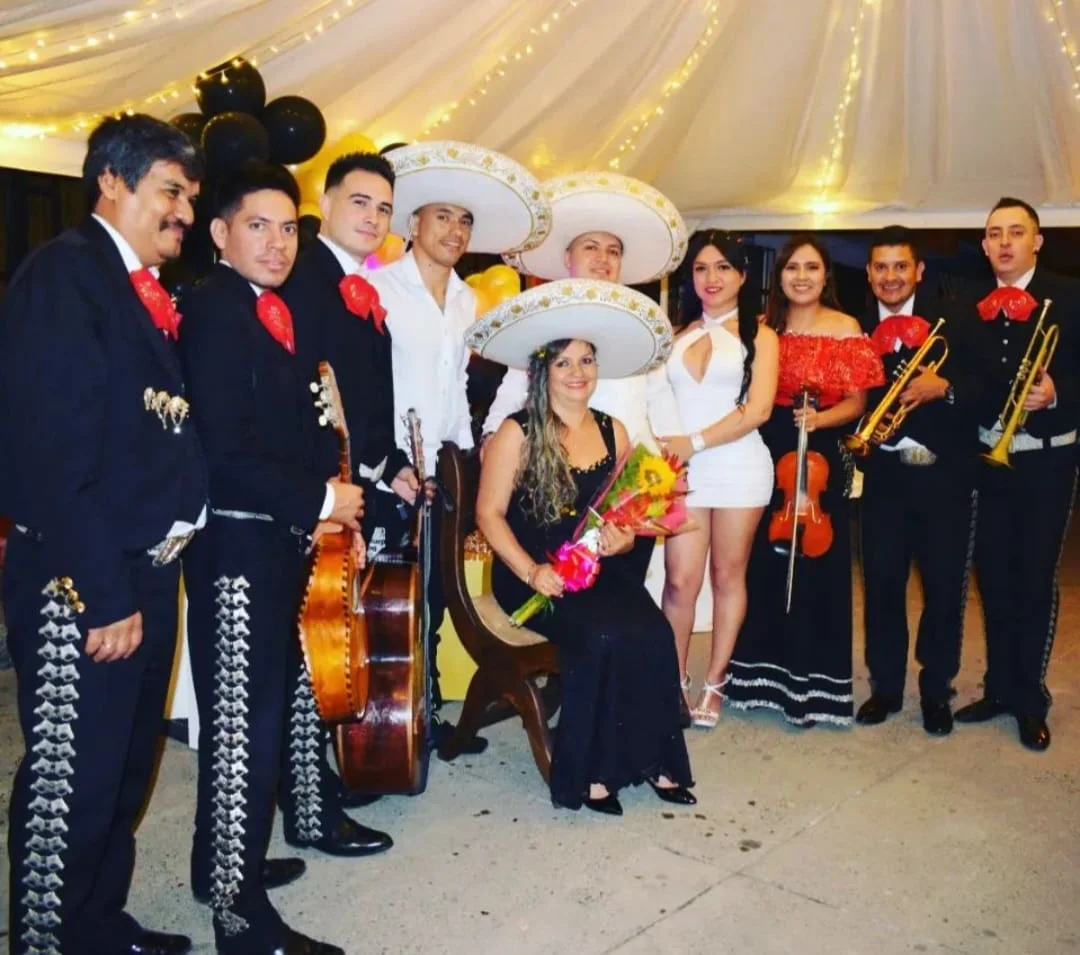 🎺 ¿Por qué una Serenata de Mariachi es el Mejor Regalo? | Mariachi Michoacán Pereira 1 Mariachi Michoacán en serenata en Pereira